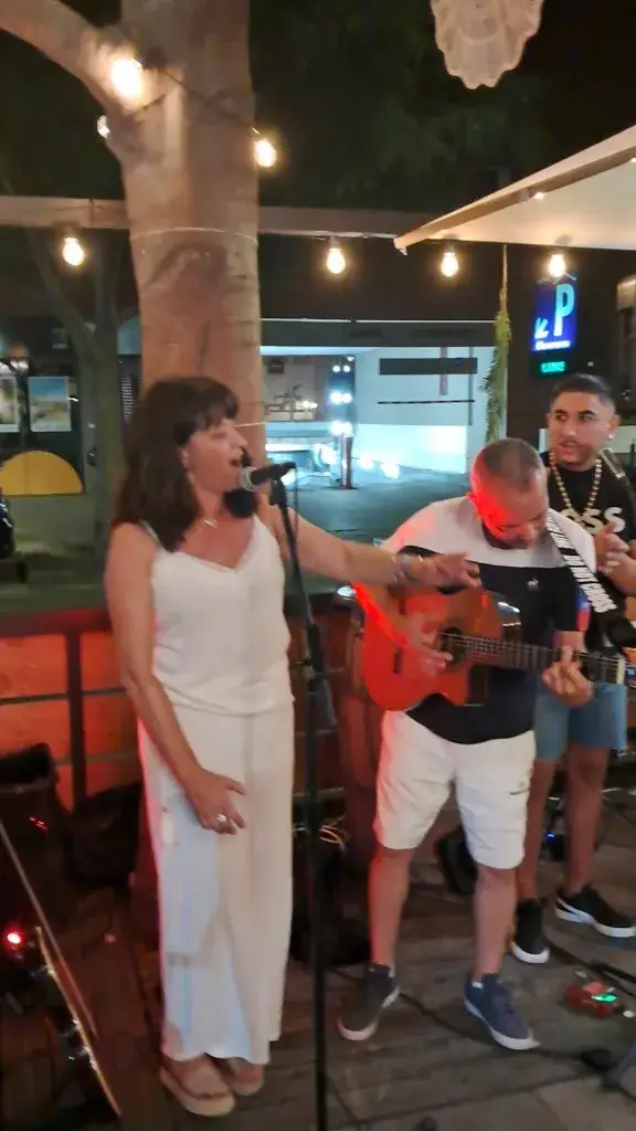 christine sahli_L'archipel_Plougonvelin_review