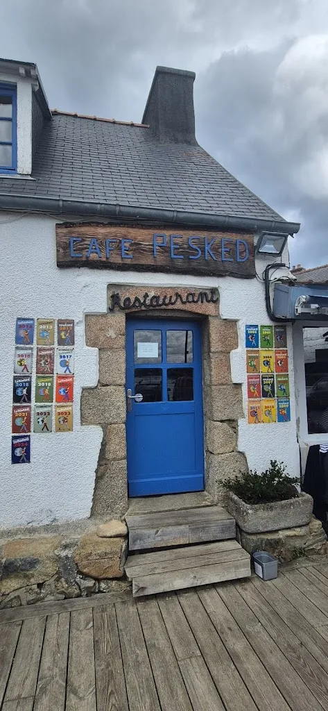 Le Café Pesked Restaurant in Plouguiel
