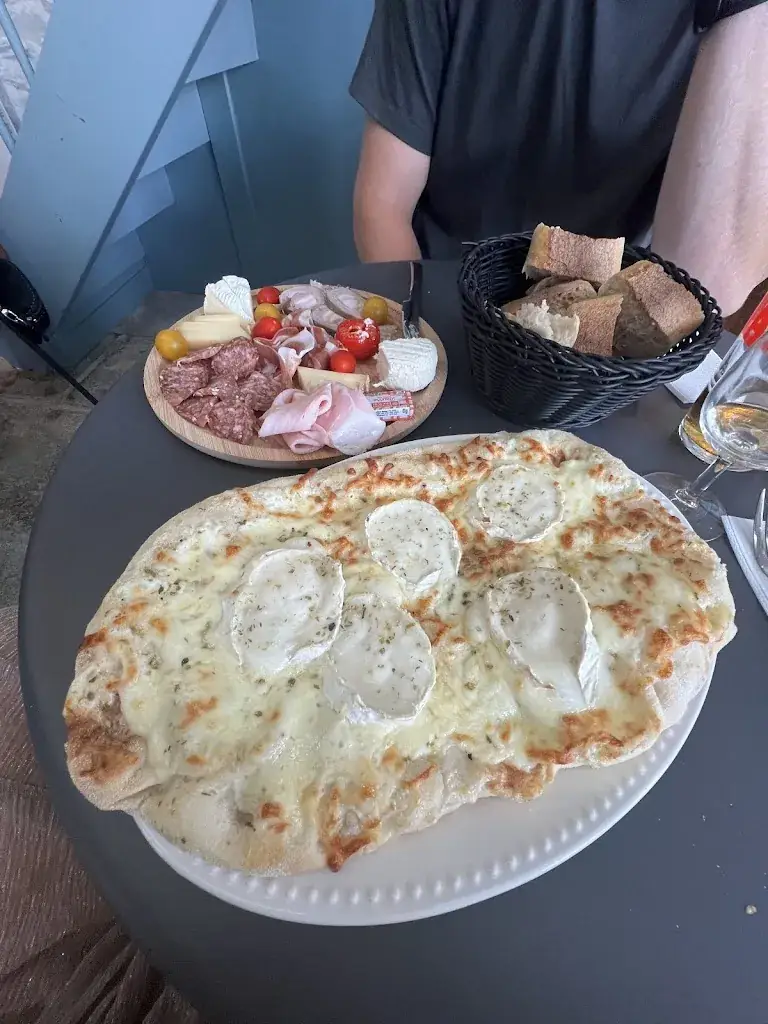 Manon Thouroude_Les Canailles_Tréguier_review