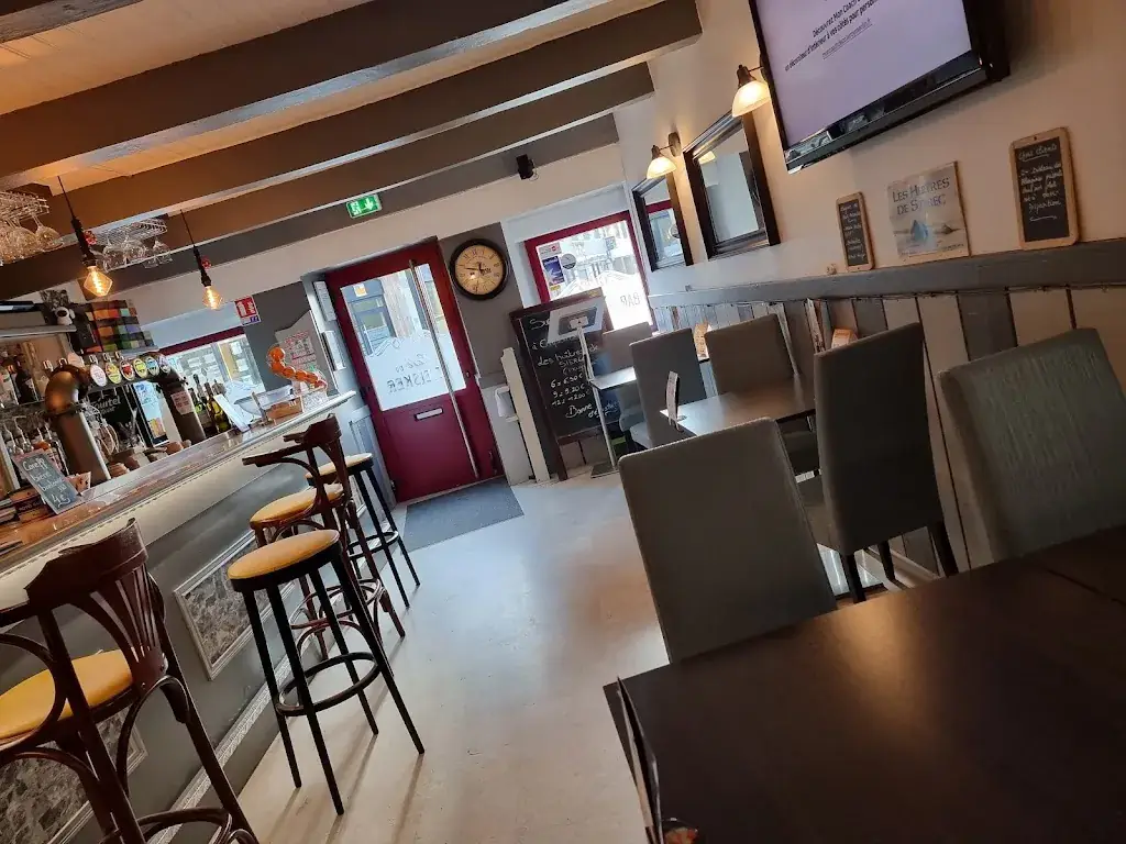 Café du Kreisker Restaurant in Saint-Pol-de-Léon