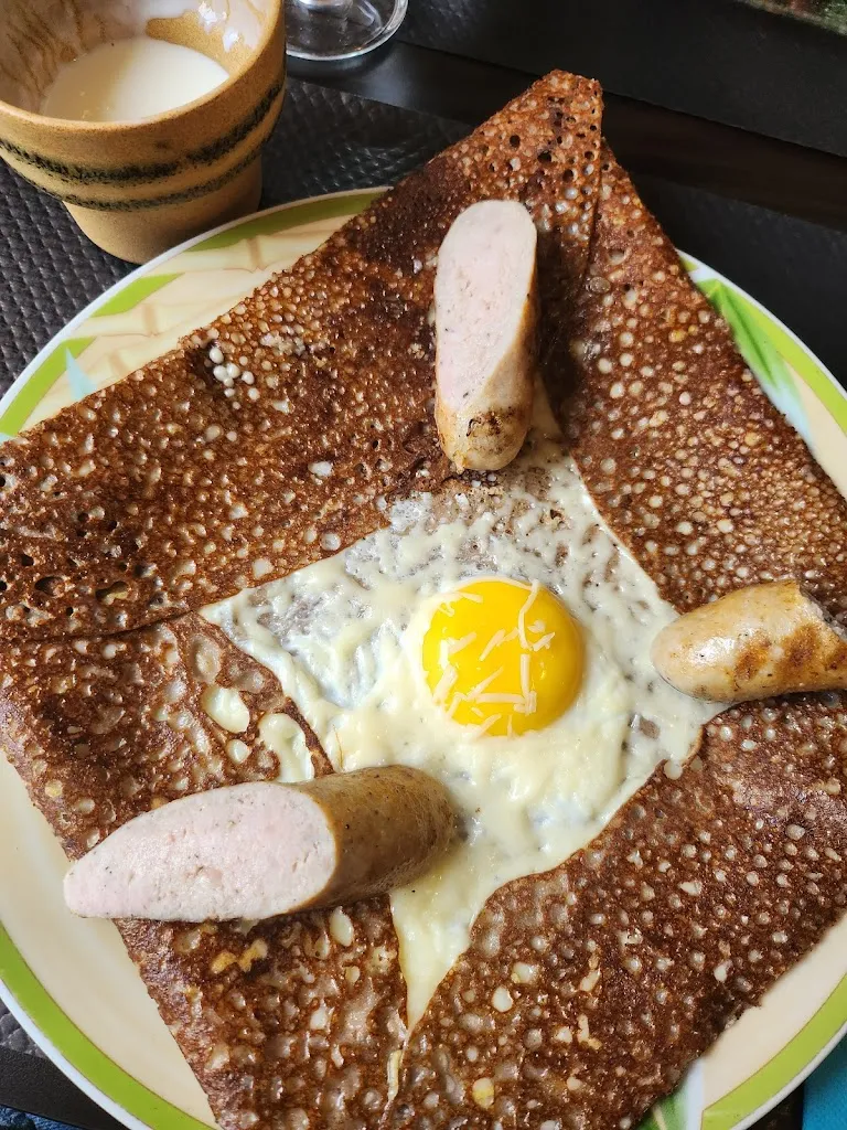 Nina Delevaque_Fromentine & Sarrazin_Ploumilliau_review