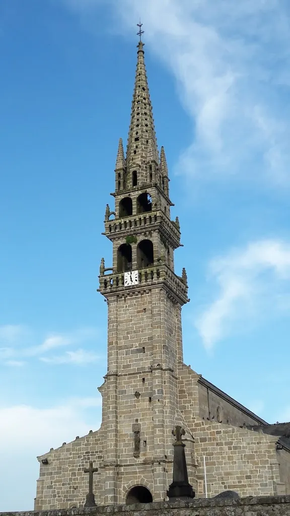 Hôtel Les Voyageurs restaurant in Plounéventer