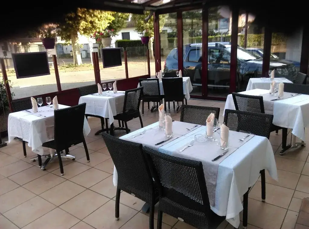 Le Clos Fleuri Restaurant in Thizy-les-Bourgs