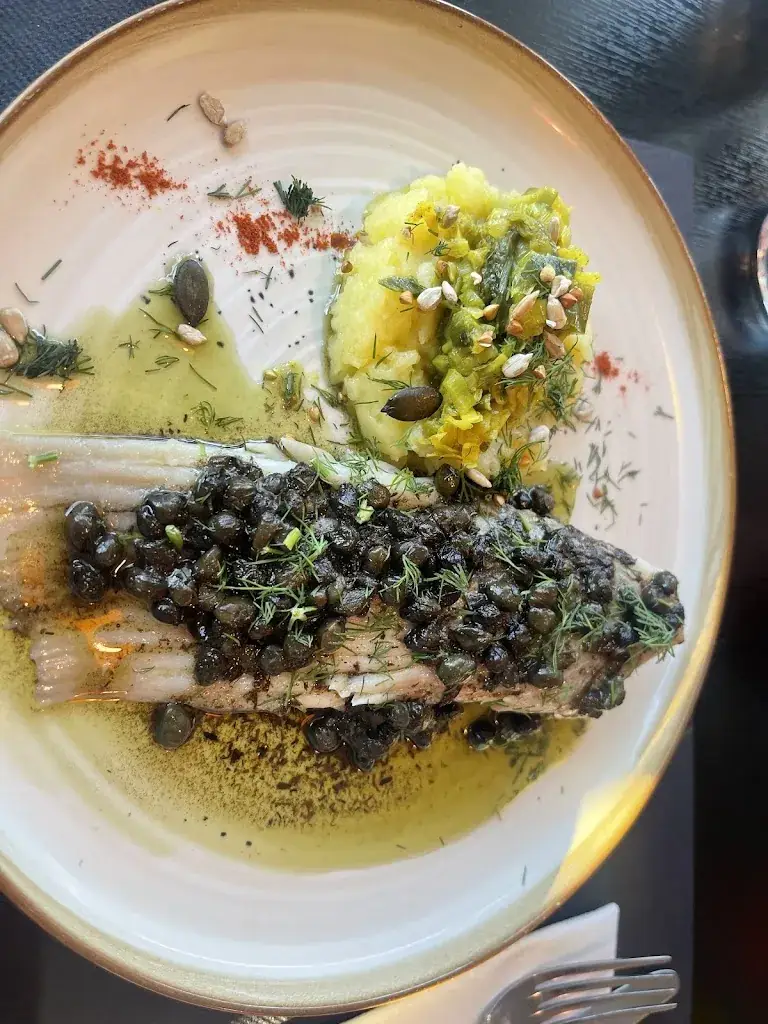 Emma Delpuech_La Pêche à la Turlutte_Plouharnel_review