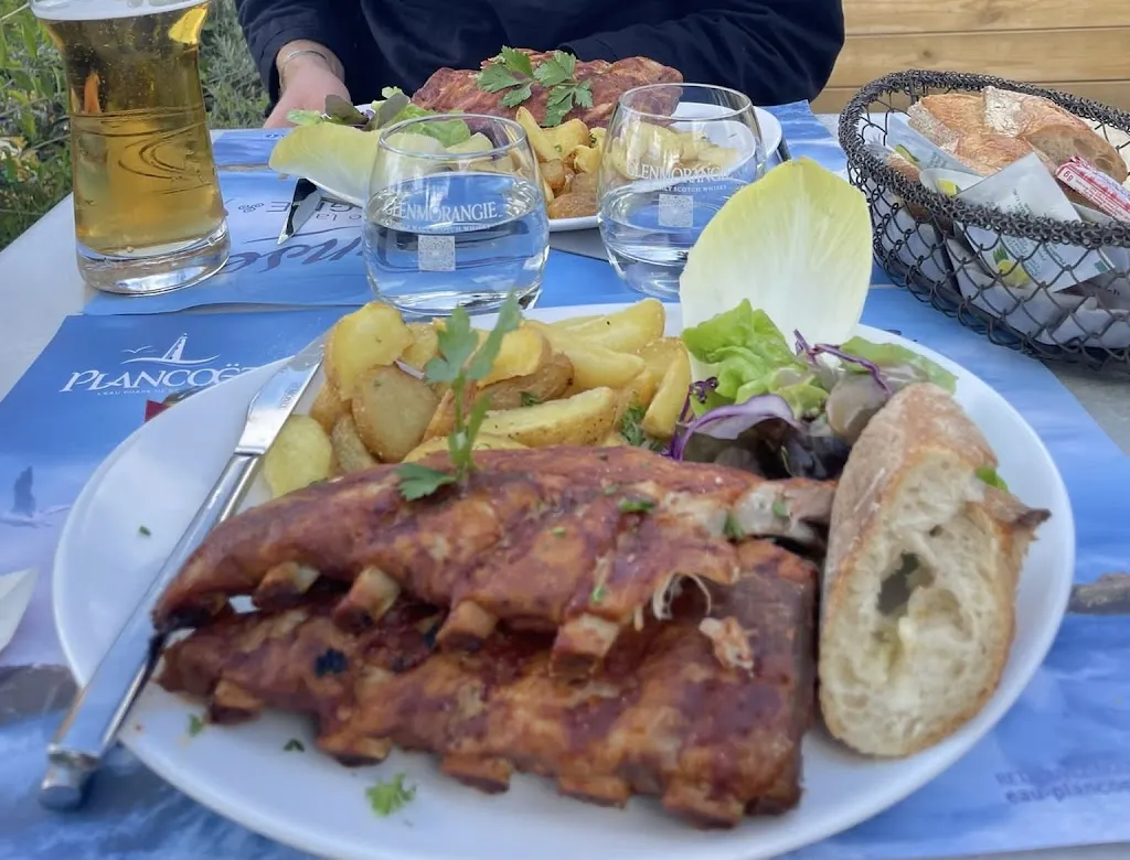 Bill Phillips_L' Estaminet_Carnac_review