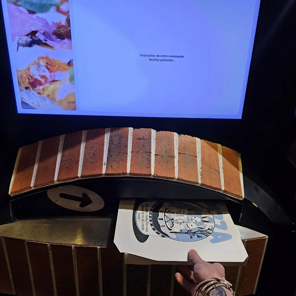 Chris Tof_SURFIN PIZZA_Plouharnel_review