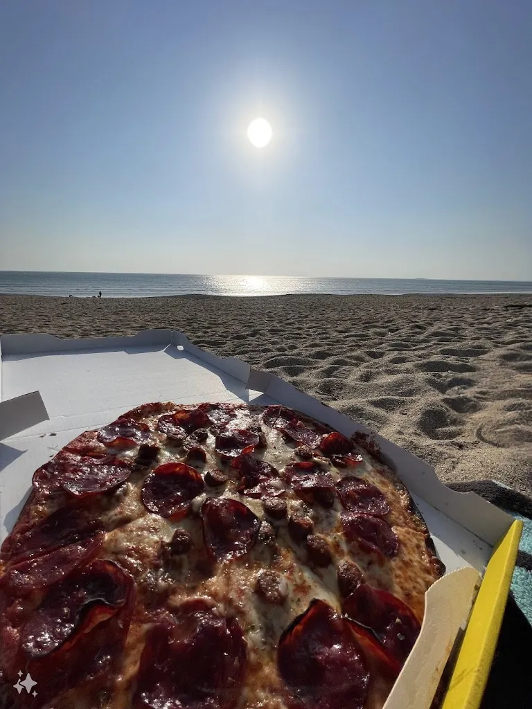 Laurenn Bourély_SURFIN PIZZA_Plouharnel_review