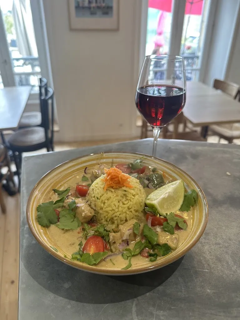 Ty Jeanne_Carnac_slider_image_2