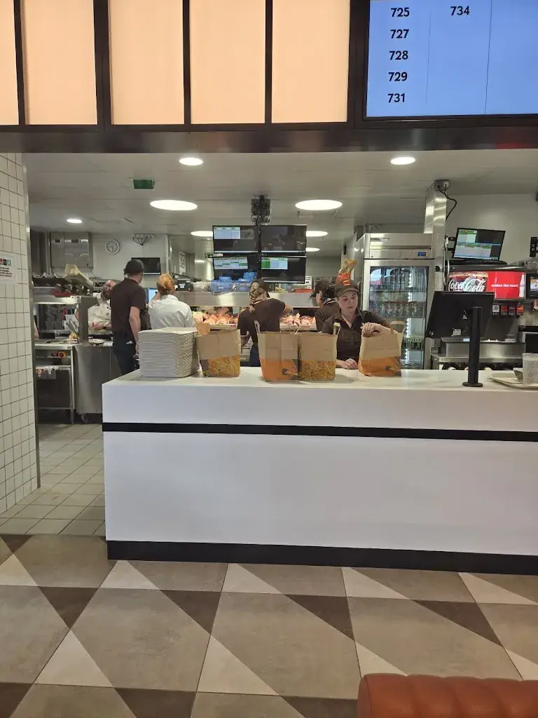 Personne Personne_Burger King_Ploumagoar_review