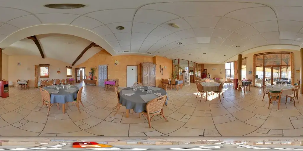 Le faubourg saint hilaire restaurant in Briennon