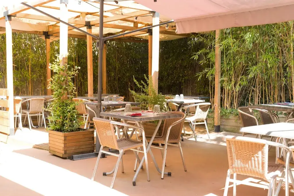 Restaurant LE CONVIVE. ( restaurant, pizza napolitaine, crêperie, glacier. )_Bourg-Argental_slider_image_1