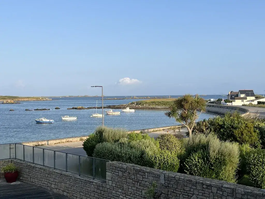 Antony Rimmer_Logis Hôtel le Castel Ac'h_Plouguerneau_reseña