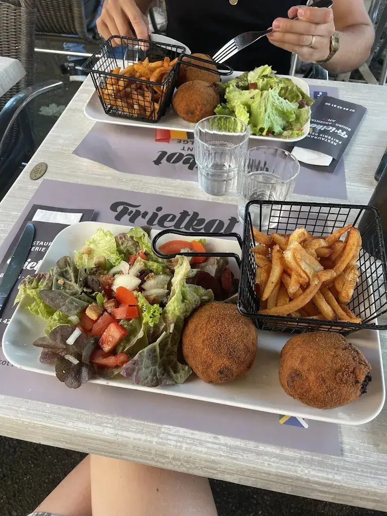 Robin Nordsten_Frietkot_Bourg-Argental_review