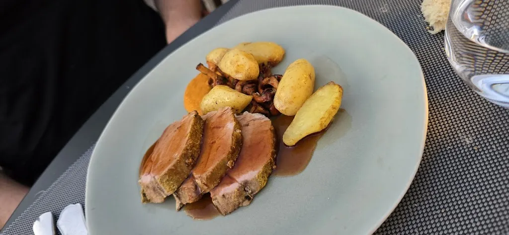 Château de bobigneux_Saint-Sauveur-en-Rue_slider_image_3