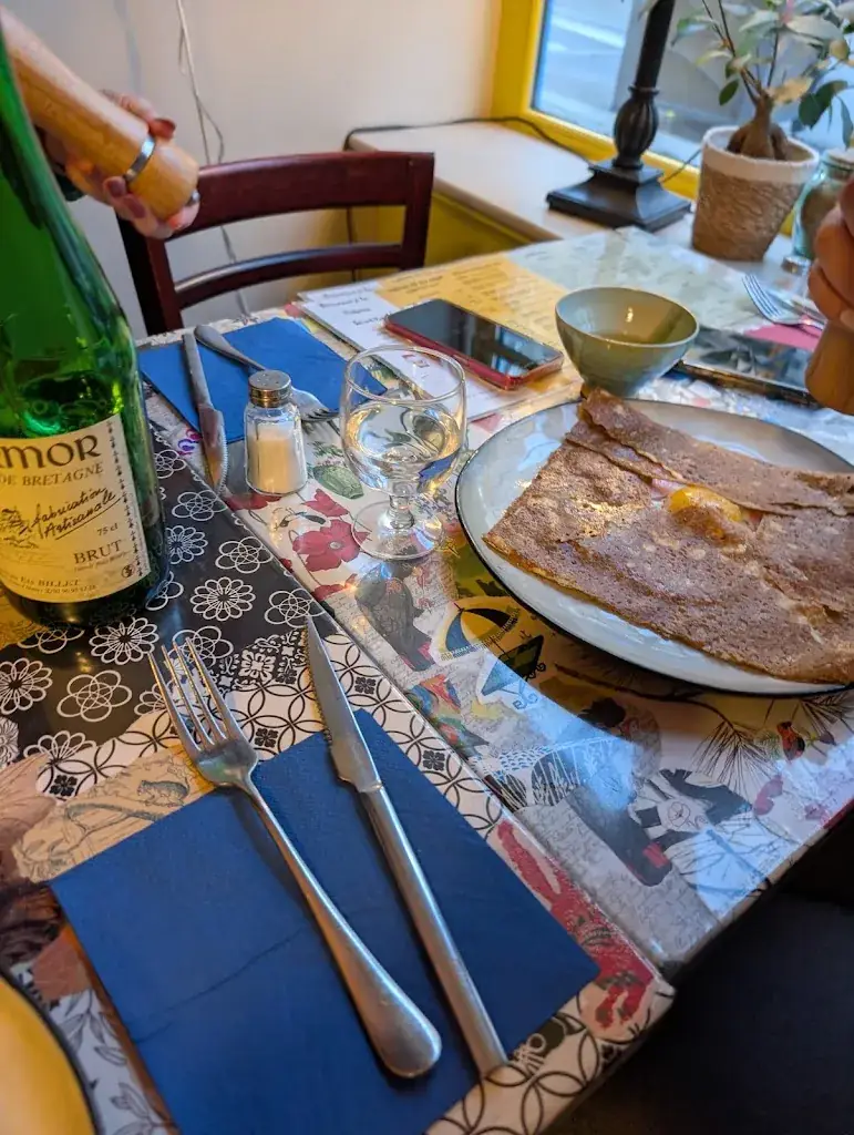 Jamie Palmer_Crêperie Saint Yves_Guingamp_review