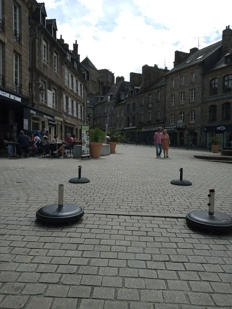 Sarahwillys68@gmail.com Sarahwillys68@gmail.com_Le Grand Café_Guingamp_review