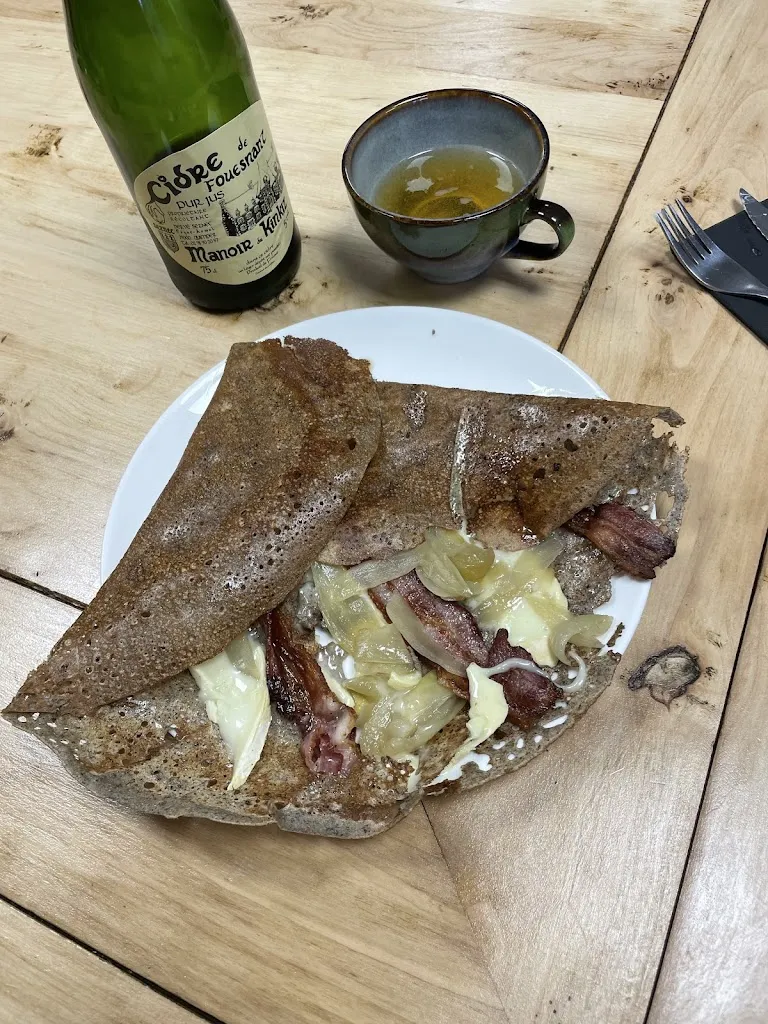 lou lou_Crêperie Billig Lokal_Pluguffan_review