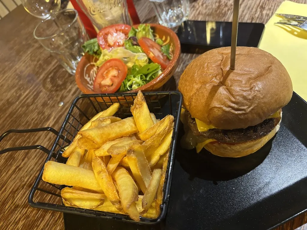 Marine Zielinski_L'Indalo_Brié-et-Angonnes_review