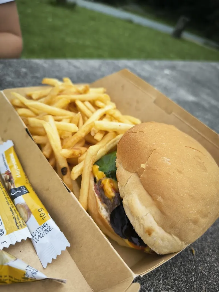 Ryan's Burger_Plouigneau_slider_image_2