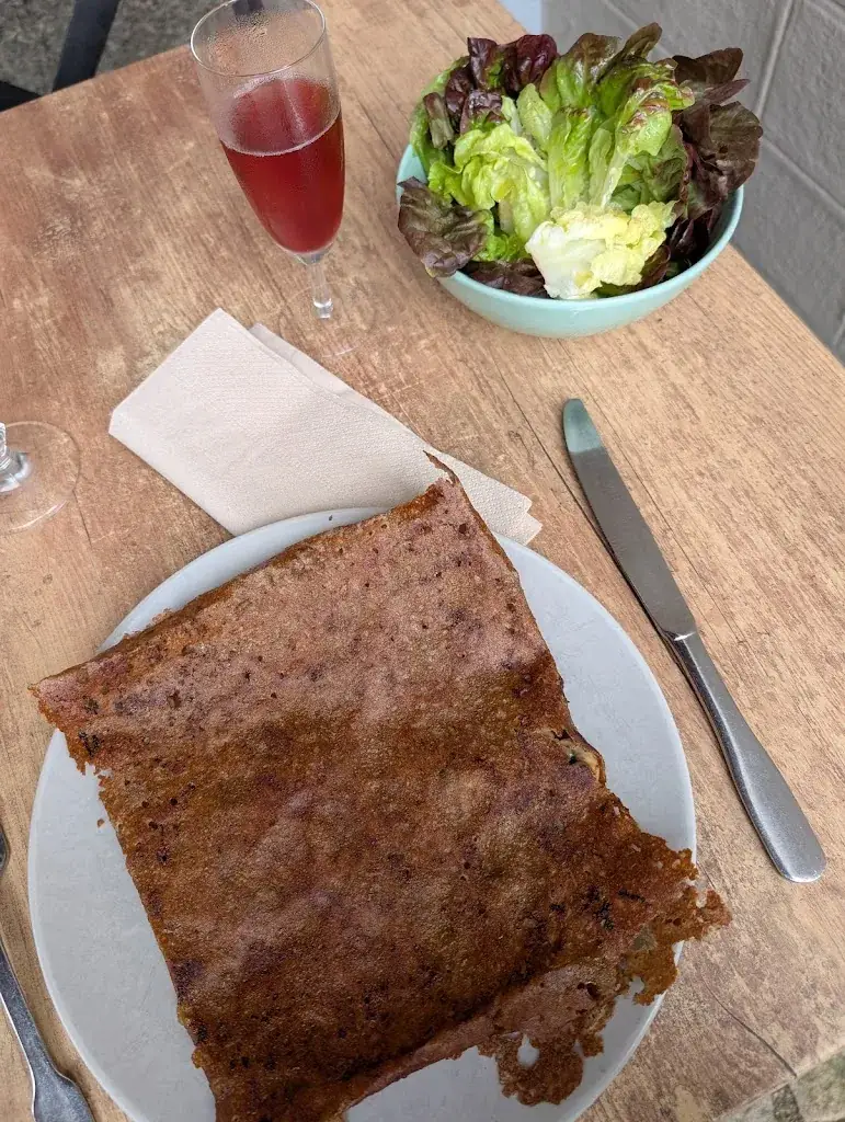 Leonie Park_Crêperie La Reine Anne_Morlaix_review