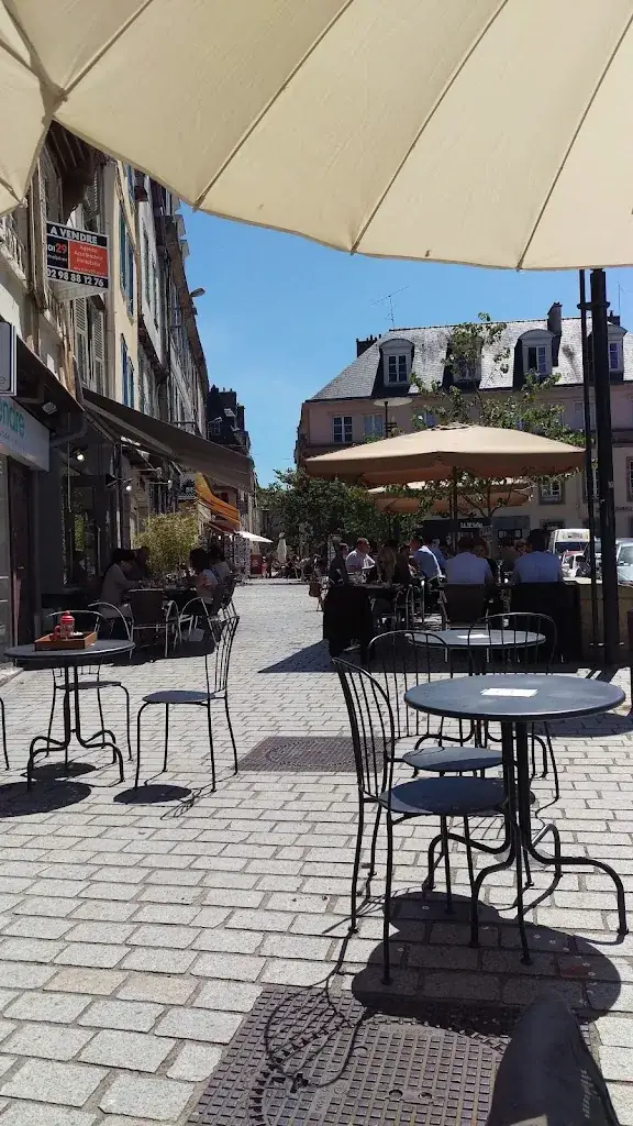 Clive Gardner_Atipik Bilig_Morlaix_review