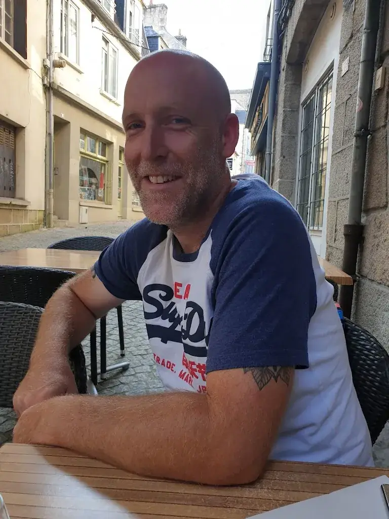 Becky Howard_CASA VECCHIA_Morlaix_review