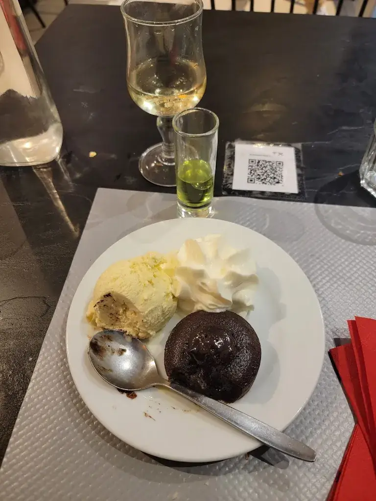 oscar oviedo_Pizzeria Napoléon_Brié-et-Angonnes_review