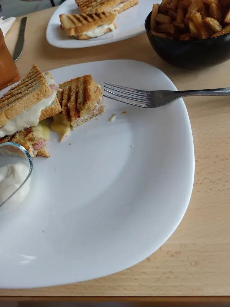 Magali Dubuc_La Taverne du Père Nicolas_Pluméliau-Bieuzy_review