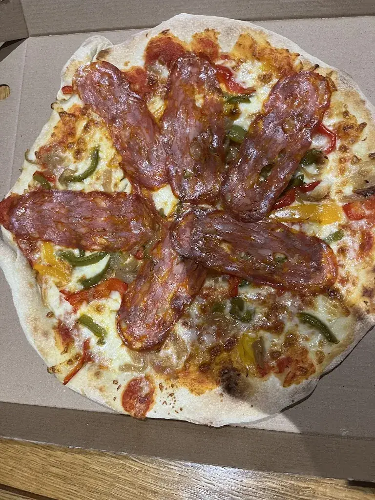 Solenn M_Pizzeria Santa Lucia_Pluméliau_Bewertung