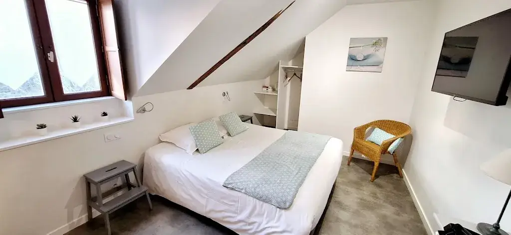 Logis Auberge Saint Hernin_Pluherlin_slider_image_1