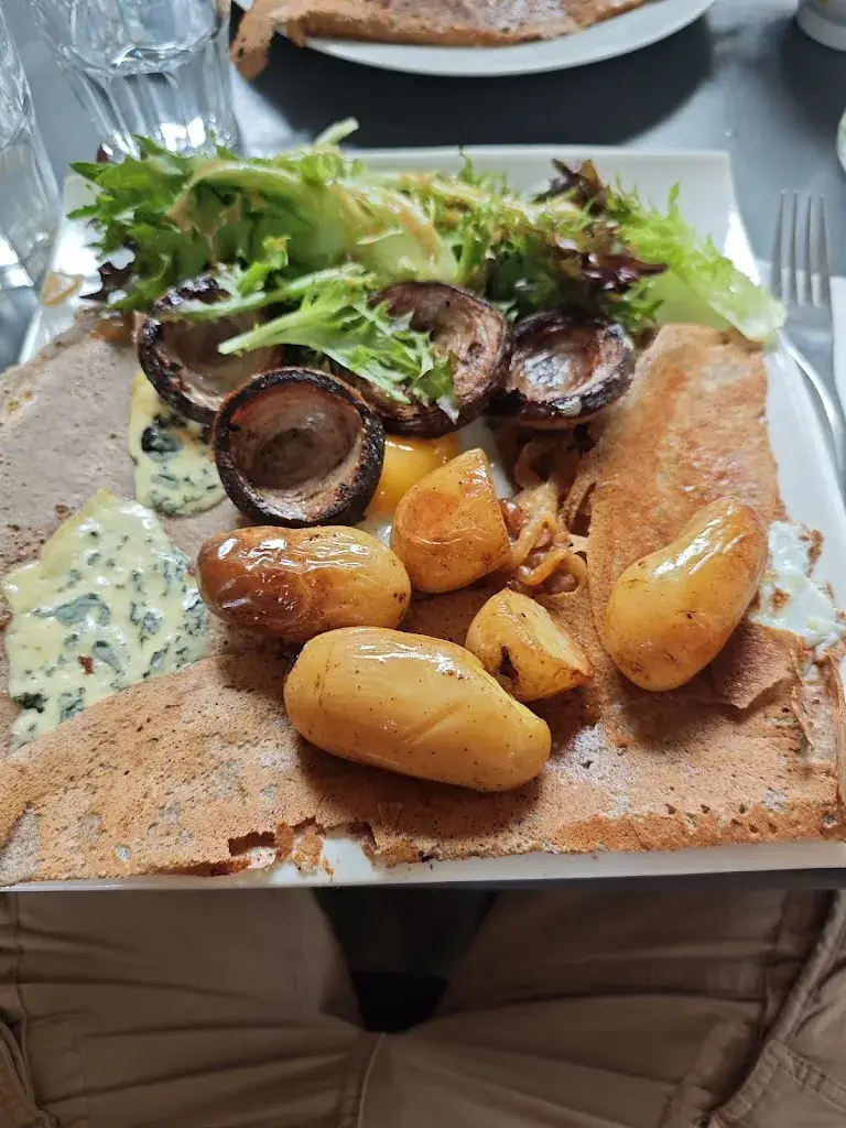 Ludovic Le Berre_Café Breton_Rochefort-en-Terre_review