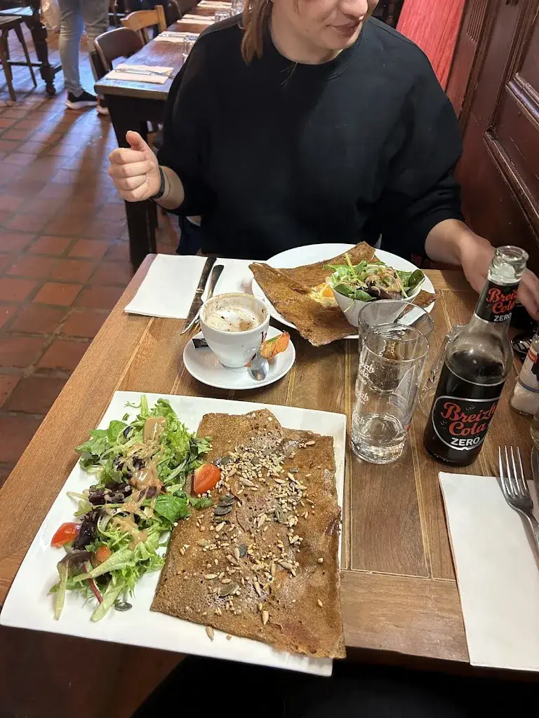 Valli M_Café Breton_Rochefort-en-Terre_review