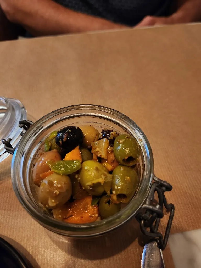 Anna Hartman_Restaurant Le Café De Paris_Brassac_review