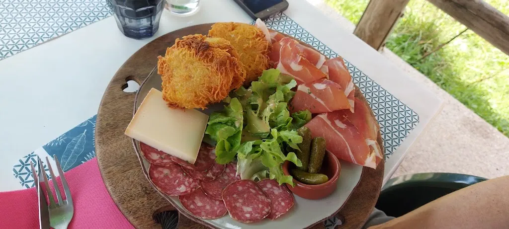 Marie-Hélène S_Bar-restaurant chez Roland_Abondance_review