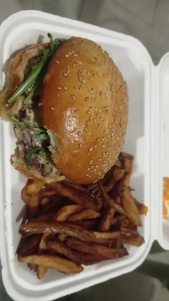 Alexandra Rouyere_pti creux_Pluneret_review