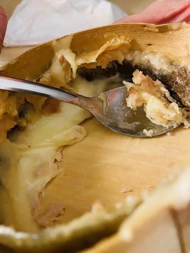 roumeas geraldine_L’ Etabli Bar - Restaurant — bar à bières / vins / cocktails / Spécialités montagnardes / burger_Bourg-Saint-Andéol_recensione