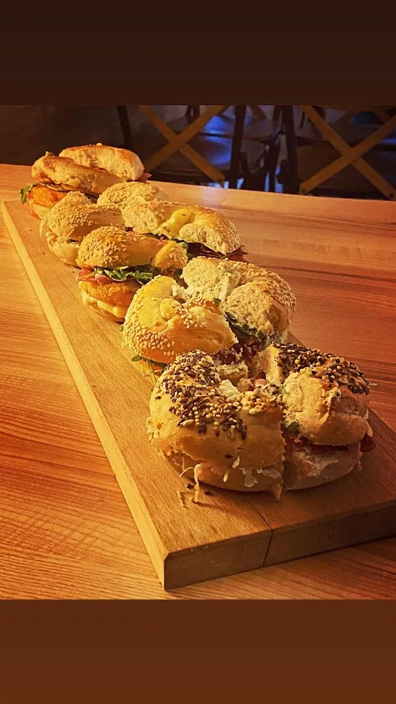 L’ Etabli Bar - Restaurant — bar à bières / vins / cocktails / Spécialités montagnardes / burger_Bourg-Saint-Andéol_slider_image_2