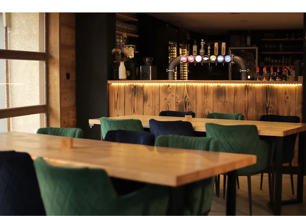 L’ Etabli Bar - Restaurant — bar à bières / vins / cocktails / Spécialités montagnardes / burger_Bourg-Saint-Andéol_slider_image_3