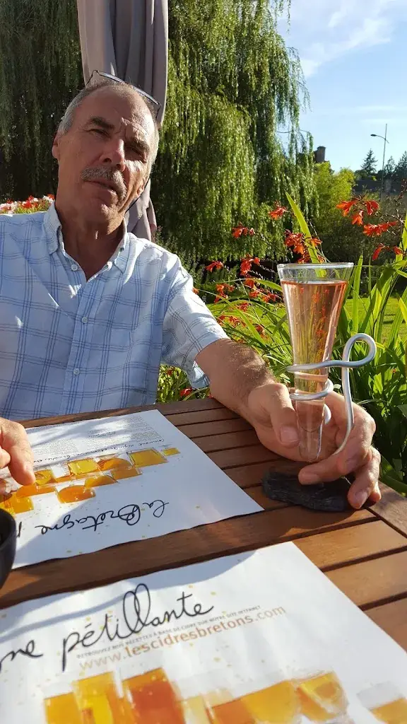 Lyn Rowe_Creperie le vorlen_Pluvigner_avis