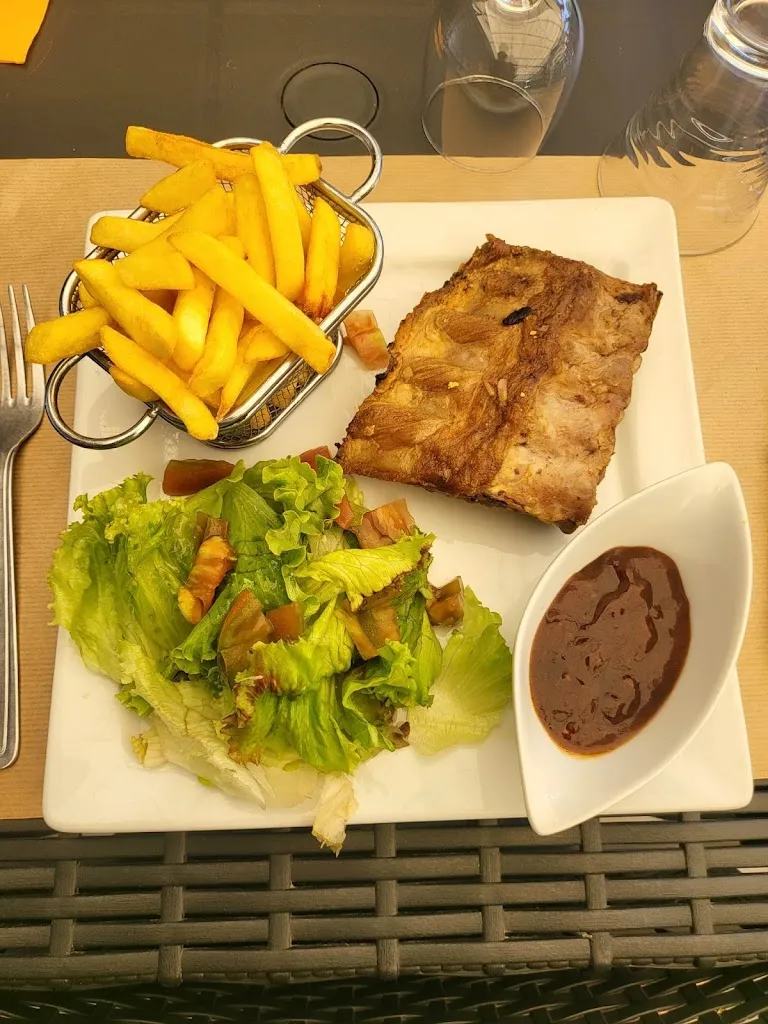 Art NOVICOR_Restaurant La Petite Curière_Bourg-Saint-Andéol_recensione