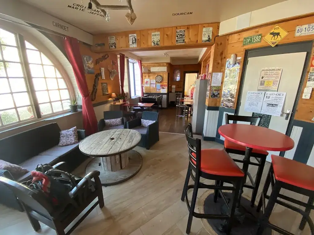 Bar Le Caribou restaurant in Poullaouen