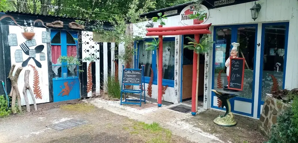 Bistro atypique la Cabane bleue restaurant in Poullaouen