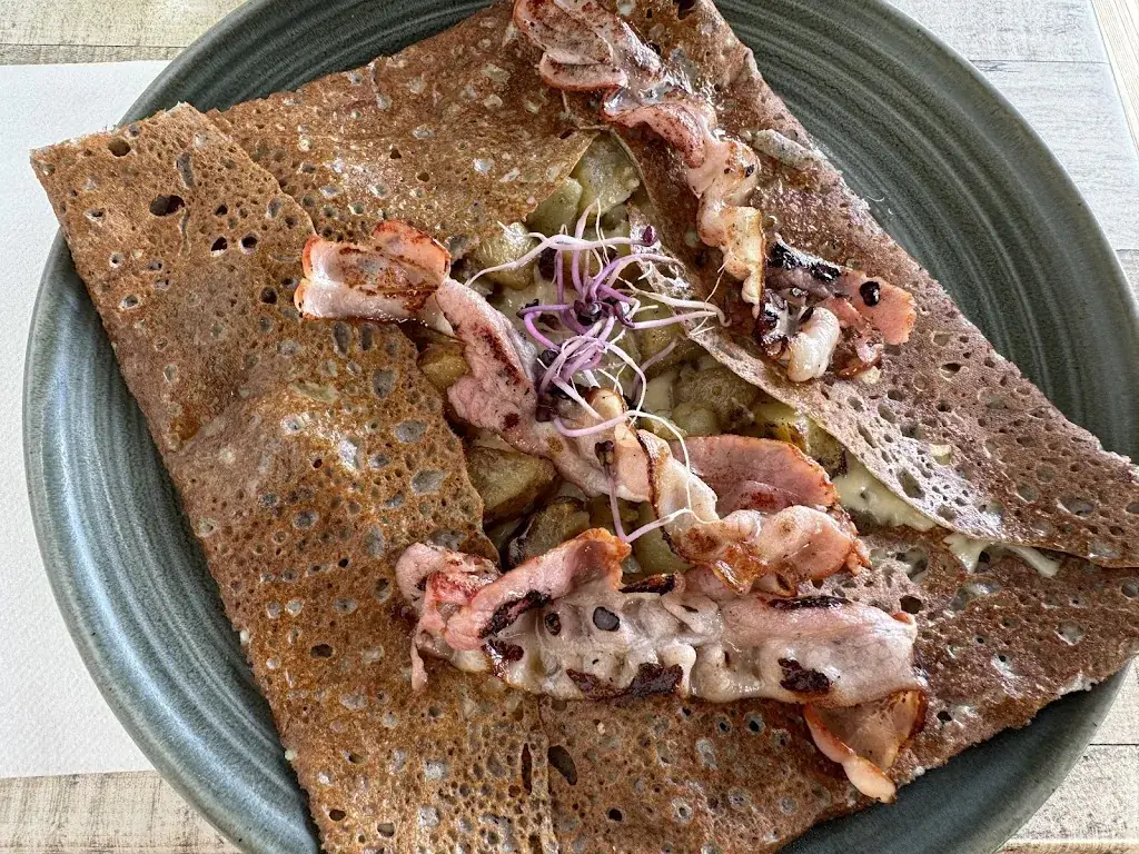 Adam Knauz_Les Chardons Bleus SARL_Porspoder_review