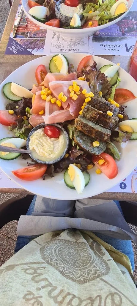 Nadia Coridon_Bar Europe_Bourg-Saint-Andéol_review