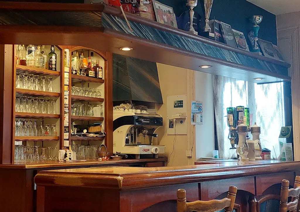 Bar Le Tue Mouches restaurant in Plurien