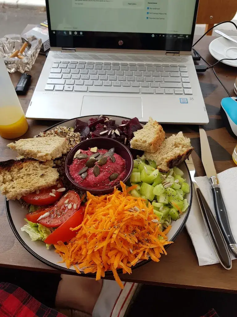 Irina Kozina_Karma Kafé X Gualala_Erquy_review