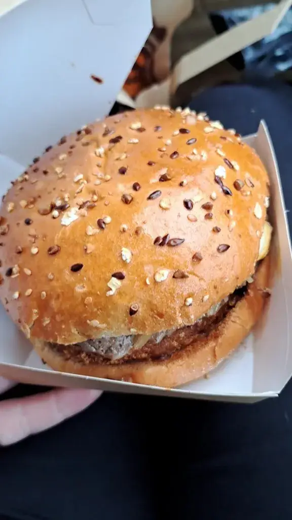 Gwennola Ravenack-Mallet_La cabane à burger_Questembert_review