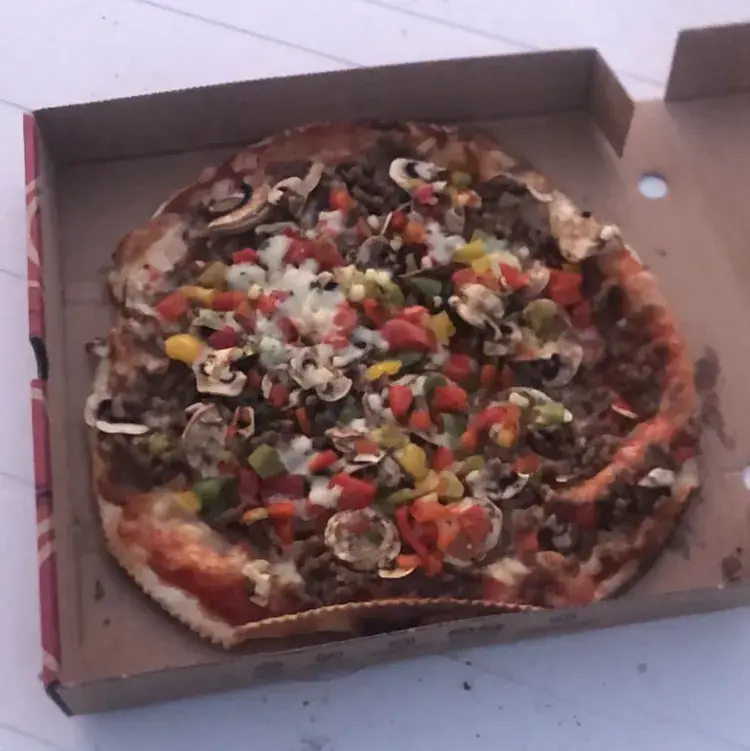 Leo_Les Pizzas du Golfe MARDI LARRE, JEUDI MEUCON, VENDREDI SAMEDI DIMANCHE QUESTEMBERT_Cours_recensione