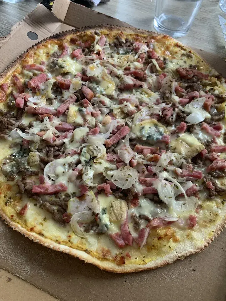 Arthur Jouen_Les Pizzas du Golfe MARDI LARRE, JEUDI MEUCON, VENDREDI SAMEDI DIMANCHE QUESTEMBERT_Cours_recensione