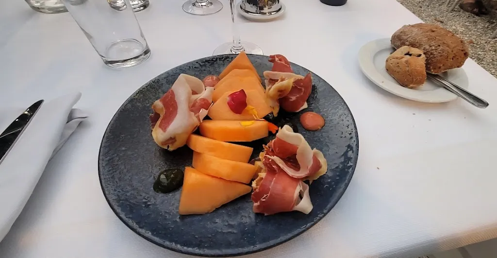 Restaurant Les Oliviers_Brison-Saint-Innocent_slider_image_2